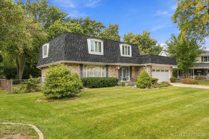 Property Photo:  7008 Blackburn Avenue  IL 60516 