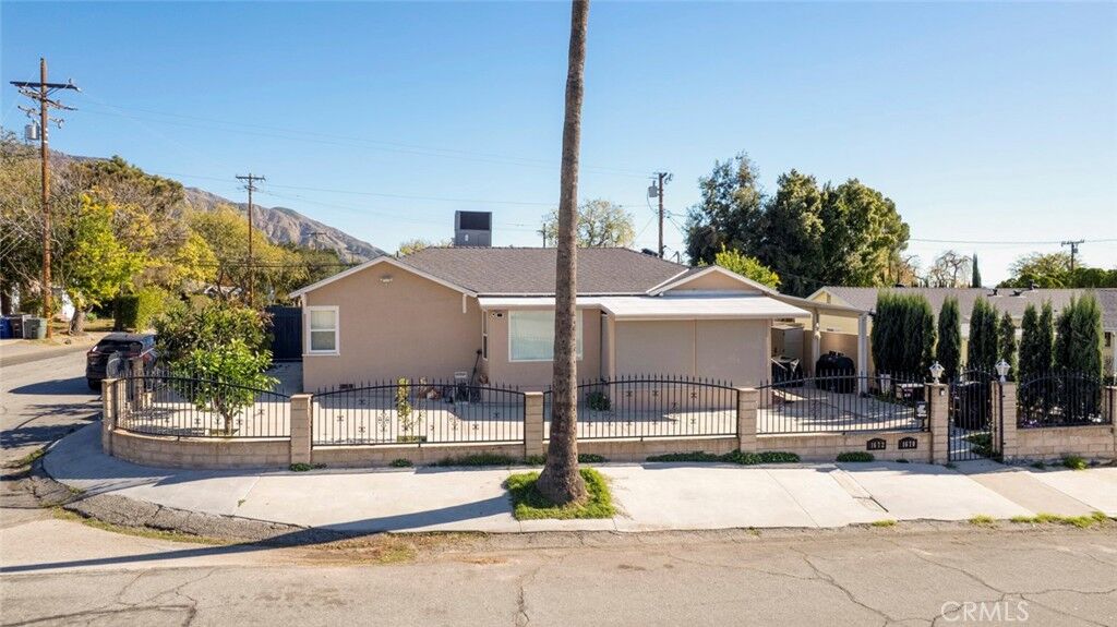 Property Photo:  1670 N Oxford Avenue N  CA 91104 