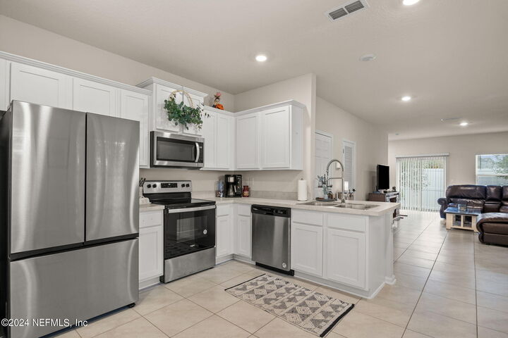 Property Photo:  991 Observatory Parkway  FL 32218 