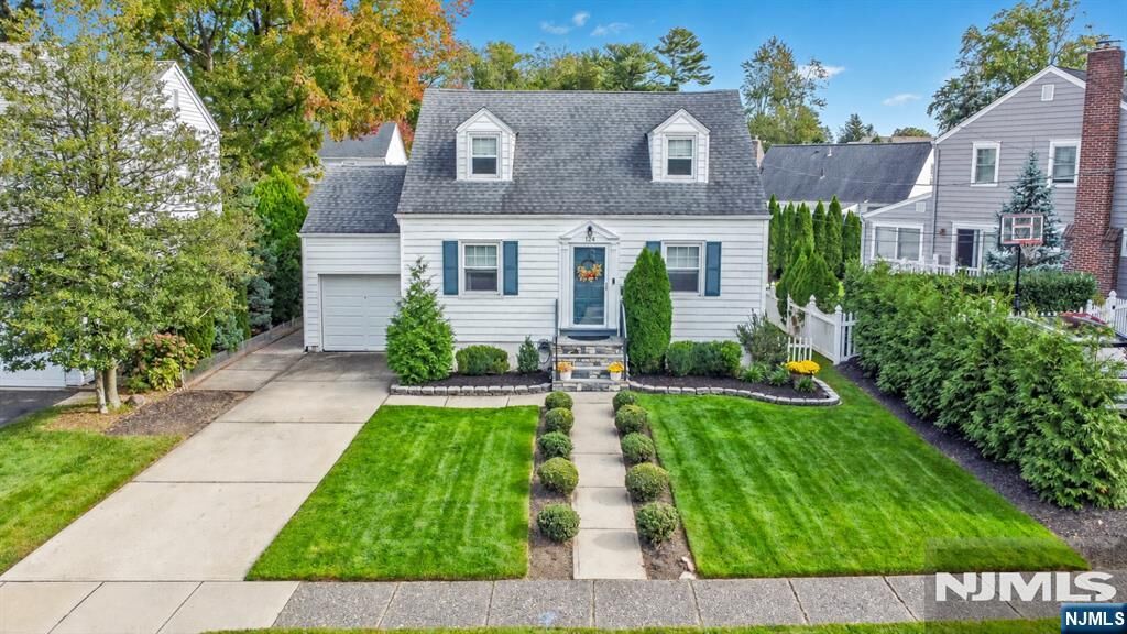 Property Photo:  124 Rhoda Avenue  NJ 07110 
