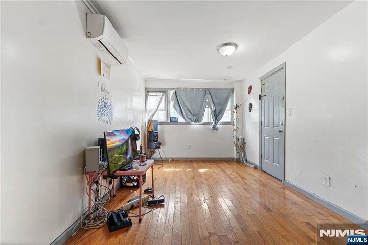 Property Photo:  86 Highland Avenue  NJ 07104 