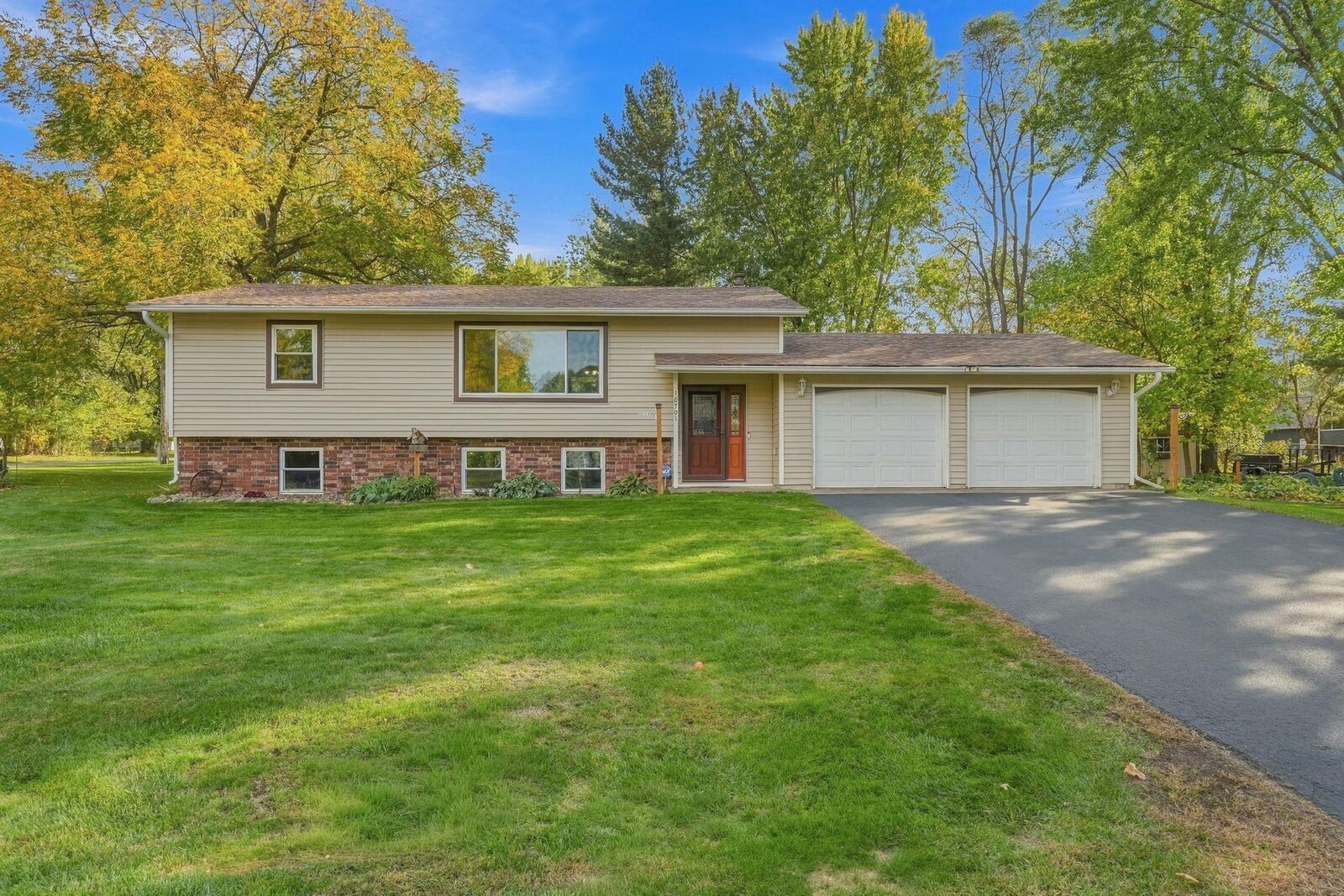Property Photo: 16701 Upper 4th Street N MN 55043