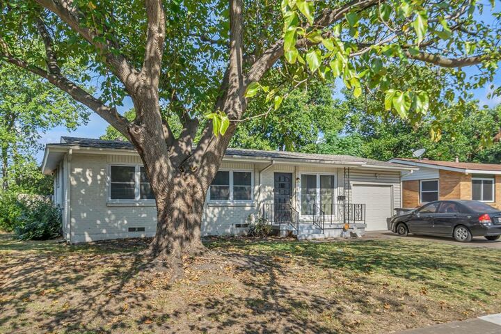Property Photo: 9621 Rustown Drive TX 75228