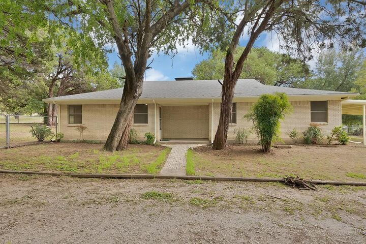 Property Photo:  140 Kucker Lane  TX 76627 