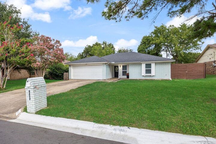 Property Photo: 8217 O'Brian TX 76180