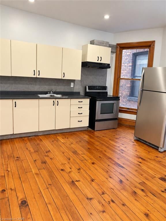 Property Photo:  6 West Avenue N Upper  ON L8L 5B8 