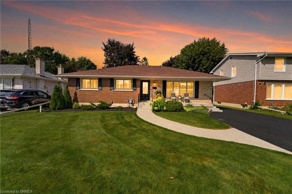 Property Photo:  107 Pusey Boulevard  ON N3R 2S6 