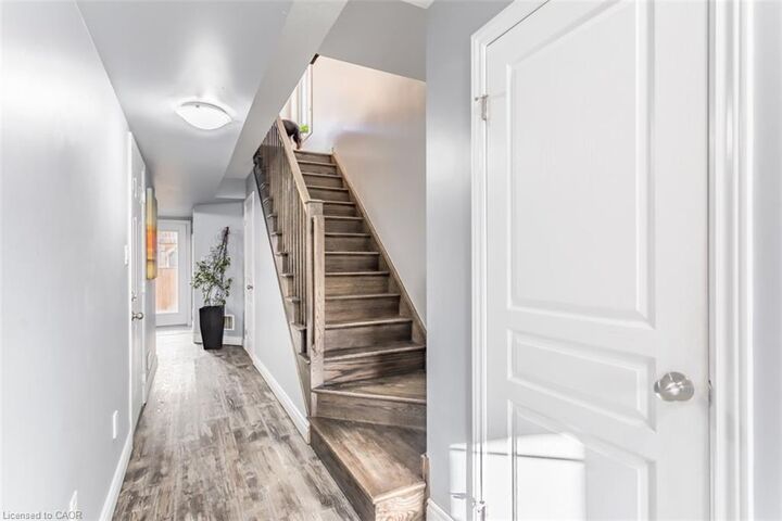 Property Photo:  14 Kenridge Terrace  ON L8J 0G4 