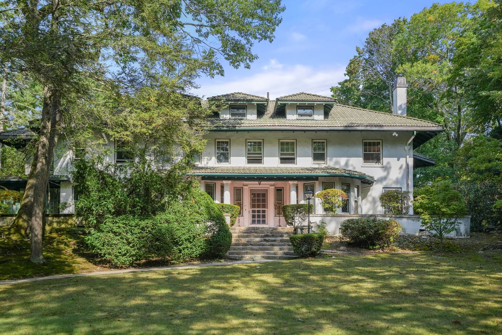 Property Photo: 41 Montvale Rd MA 02459