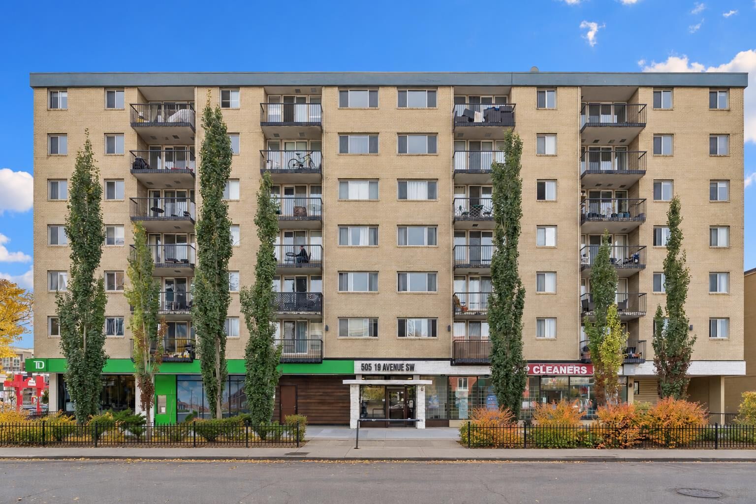 Property Photo:  505 19 Avenue SW 405  AB T2S 0E4 