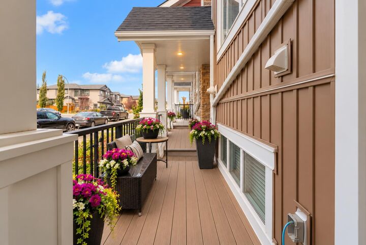 Property Photo:  367 Nolancrest Heights NW  AB T3R 0Z9 