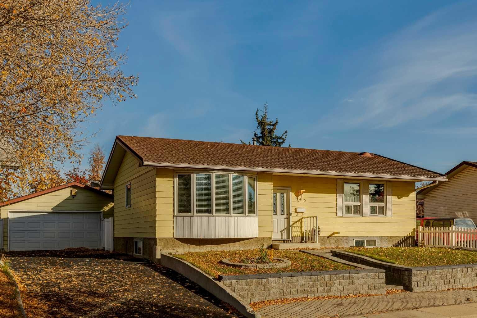 Property Photo:  440 Lynnover Way SE  AB T2C 1L1 