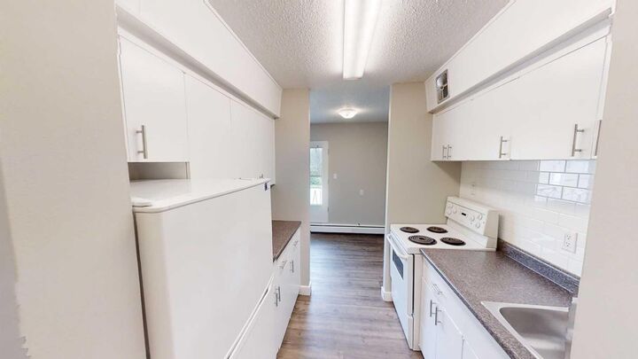 Property Photo: 10802 99 Street 8 AB T8V 2H5