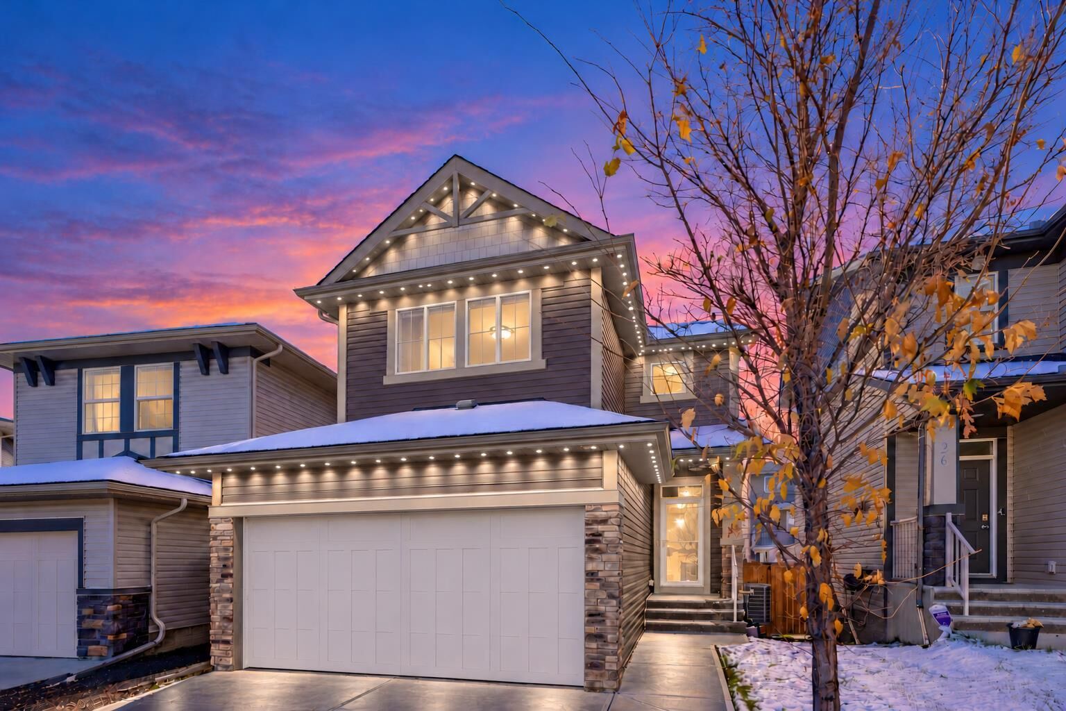 Property Photo:  30 Bayview Circle SW  AB T4B 4H3 