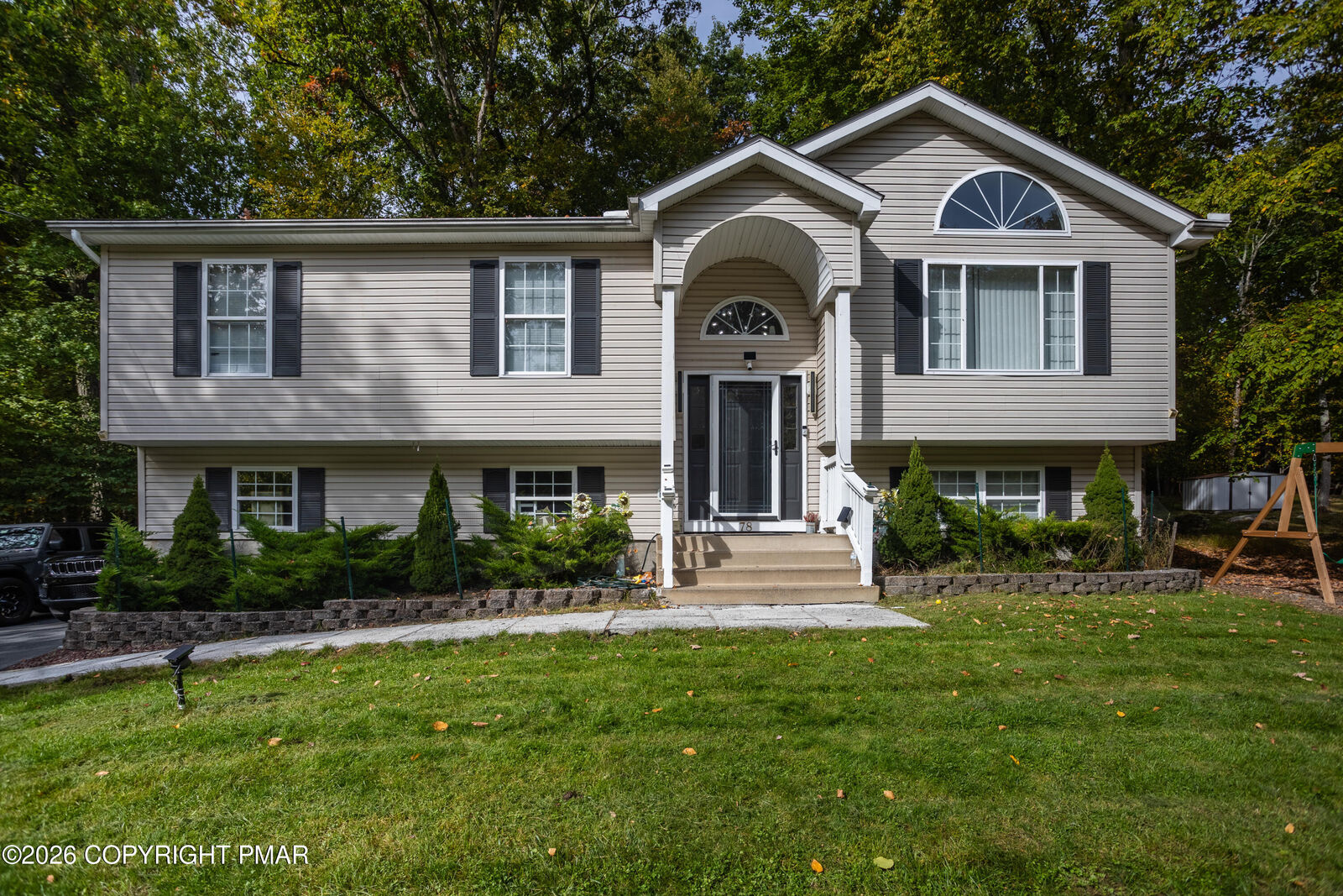 Property Photo:  1111 Hunters Woods Drive  PA 18301 