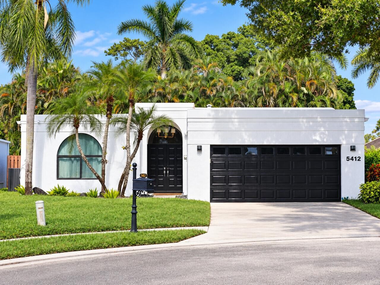 Property Photo:  5412 San Roma Circle  FL 33467 