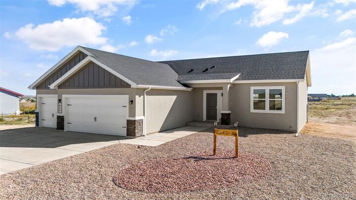Property Photo: 832 E Loma Drive CO 81007