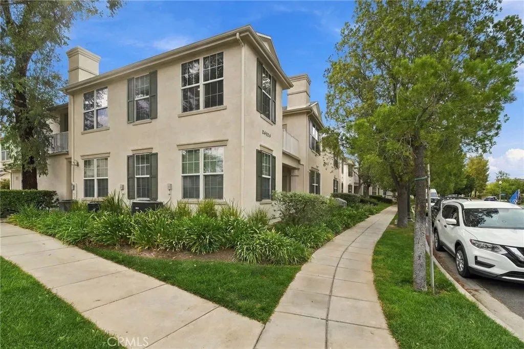 Property Photo:  24124 Victoria 57  CA 91355 
