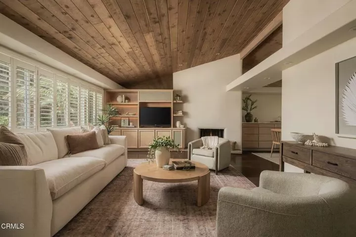 Property Photo: 1249 Colina Vista CA 93003