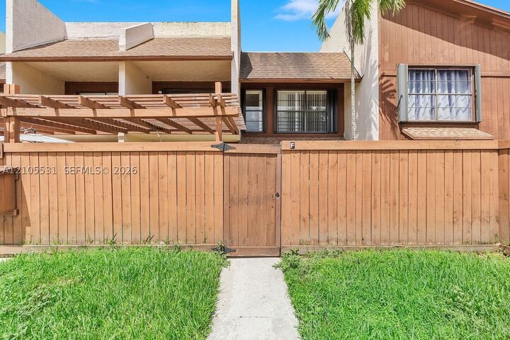 Property Photo: 11500 SW 64th St F FL 33173