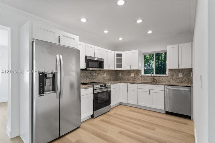 Property Photo:  28 SE 7th St  FL 33004 