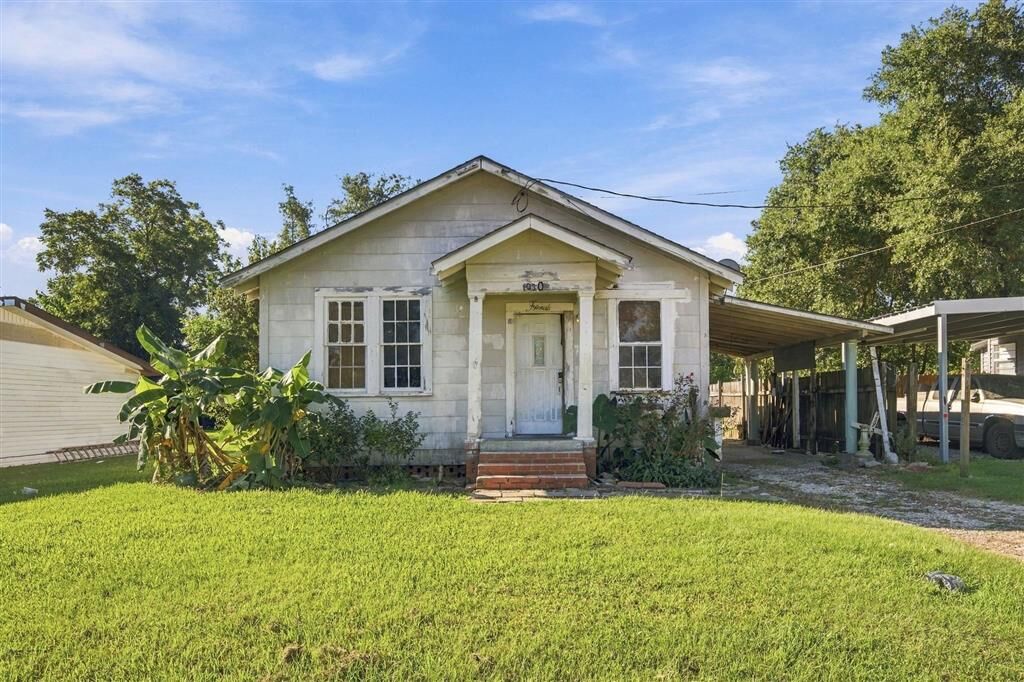 Property Photo:  1030 15th Street  LA 70601 