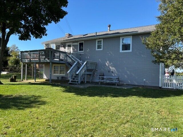 Property Photo:  115 Oak Bluff Avenue  CT 06615 