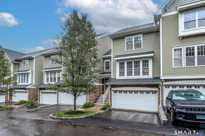 Property Photo:  7 Lawrence Avenue 7  CT 06810 