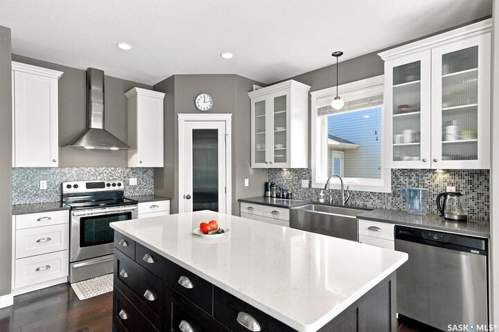 Property Photo:  1311 Shepherd Crescent  SK S7W 0B6 