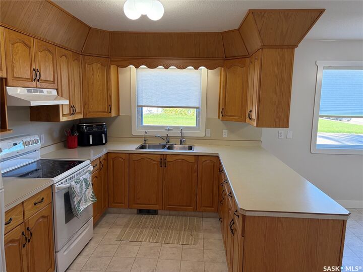 Property Photo: 201 1st Street E SK S0A 1W0