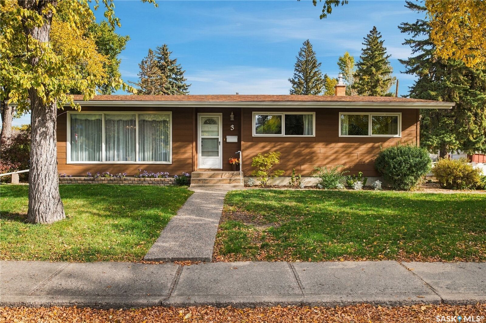 Property Photo:  3 Johnstone Street  SK S4R 4R3 