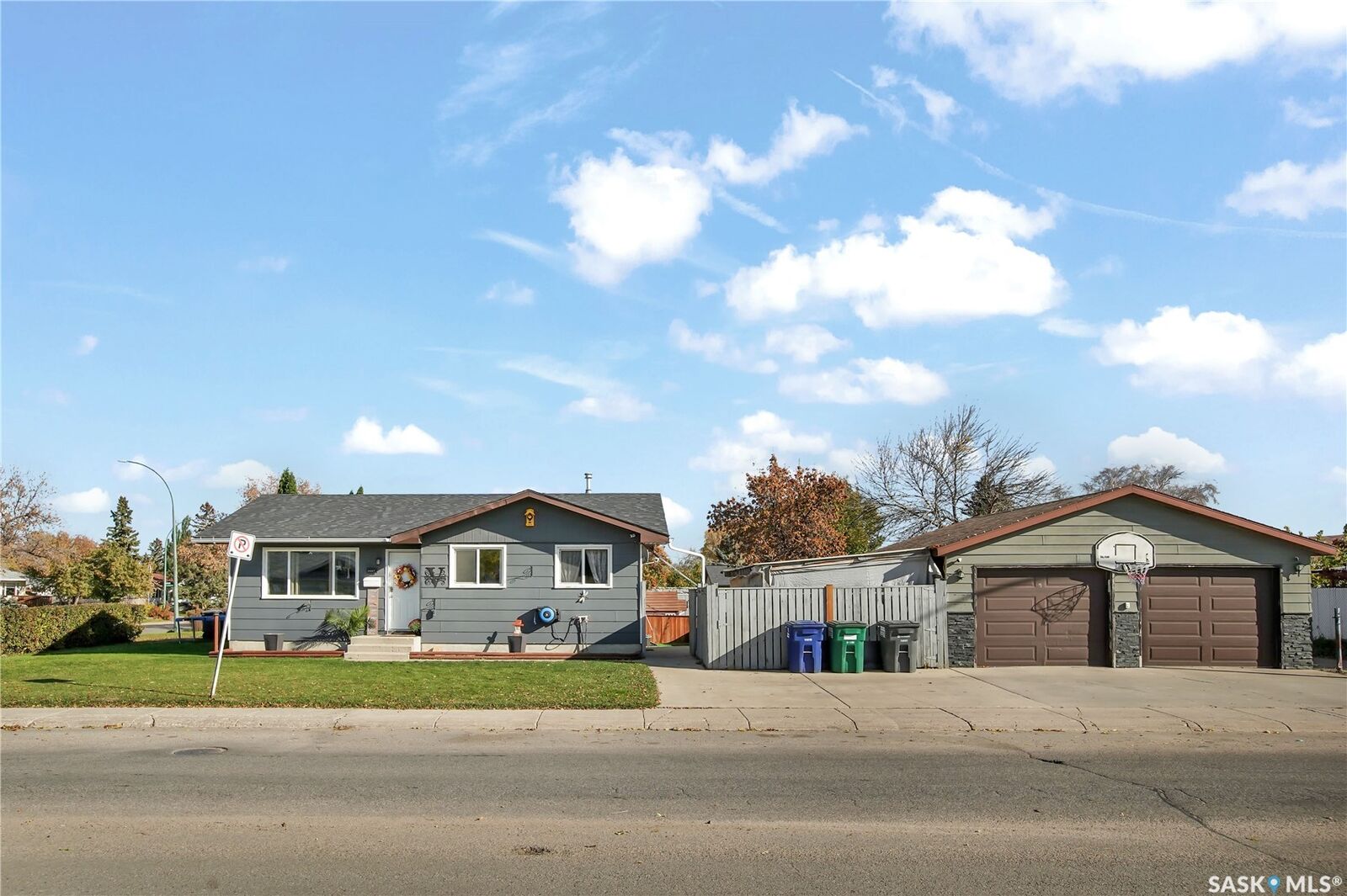 Property Photo: 3887 Miyo-Wâhkôhtowin Road SK S7L 5T1