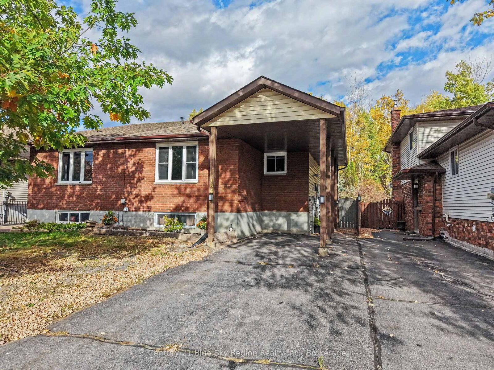 Property Photo:  164 Labreche Drive  ON P1A 3R5 