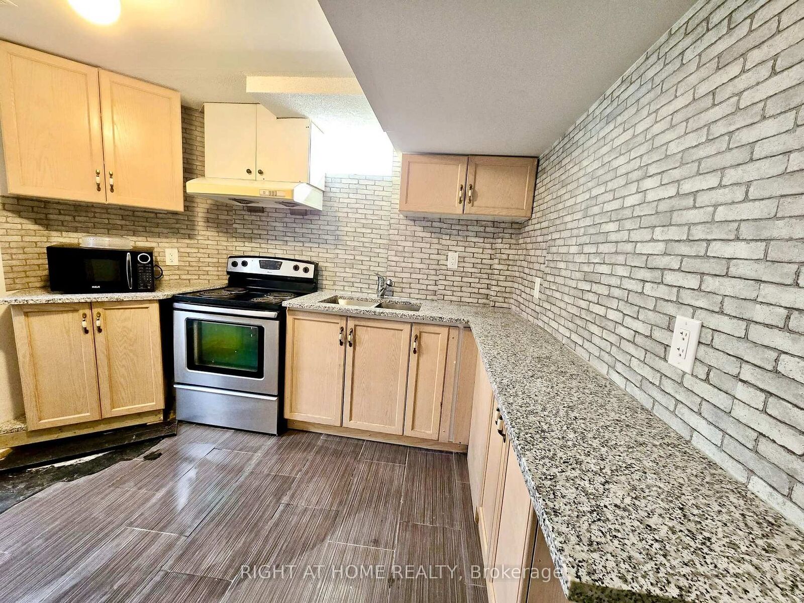 Property Photo:  55 Velvet Grass Lane B  ON L6R 1W1 