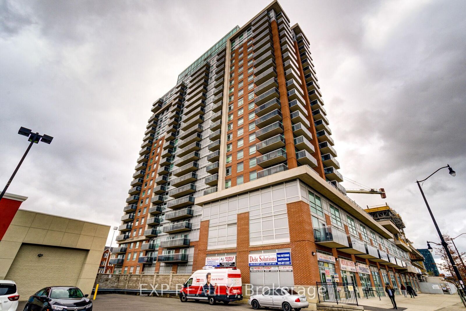 Property Photo:  215 Queen Street E 1111  ON L6W 0A9 