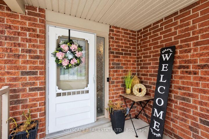 Property Photo:  24 Gees Way  ON N3C 4M5 