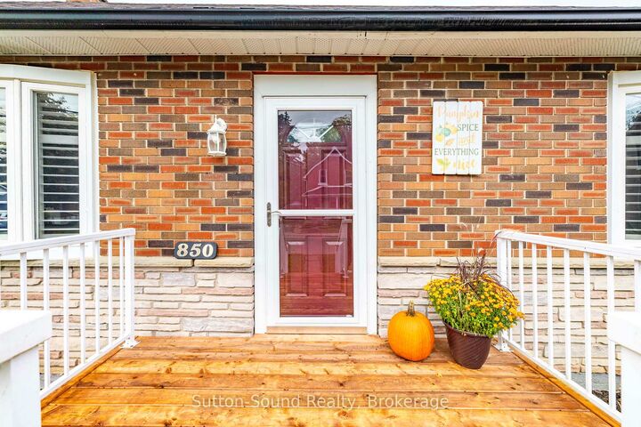 Property Photo: 850 8th Avenue E ON N4K 3A7