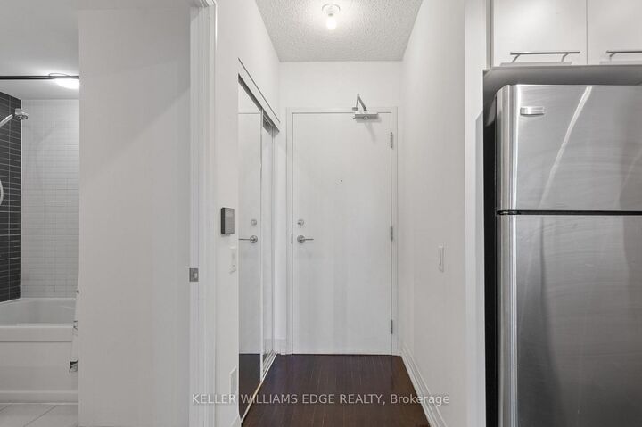 Property Photo:  25 Carlton Street 2308  ON M5B 1L4 
