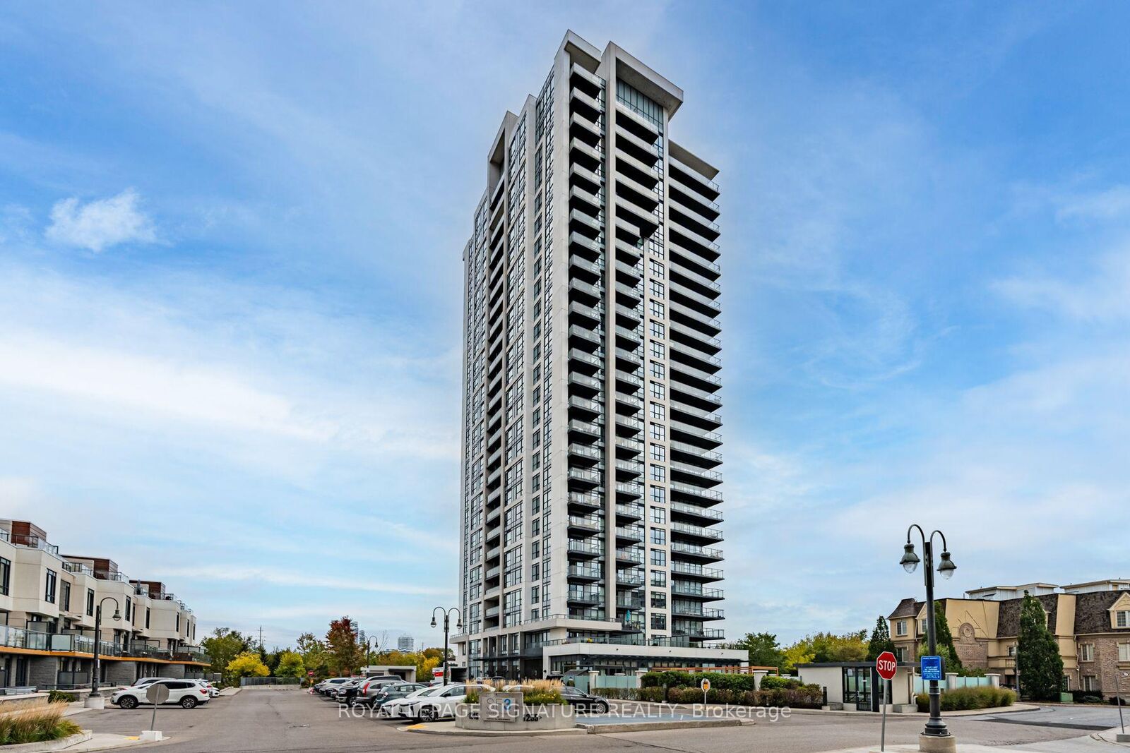 Property Photo:  1255 Bayly Street 1206  ON L1W 0B6 