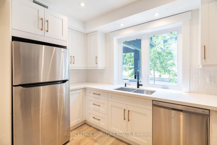 Property Photo:  129 Kenilworth Avenue Main  ON M4L 3S7 