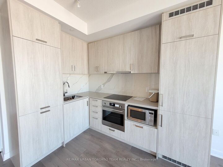 Property Photo: 60 Honeycrisp Crescent 1208 ON L4K 0M7
