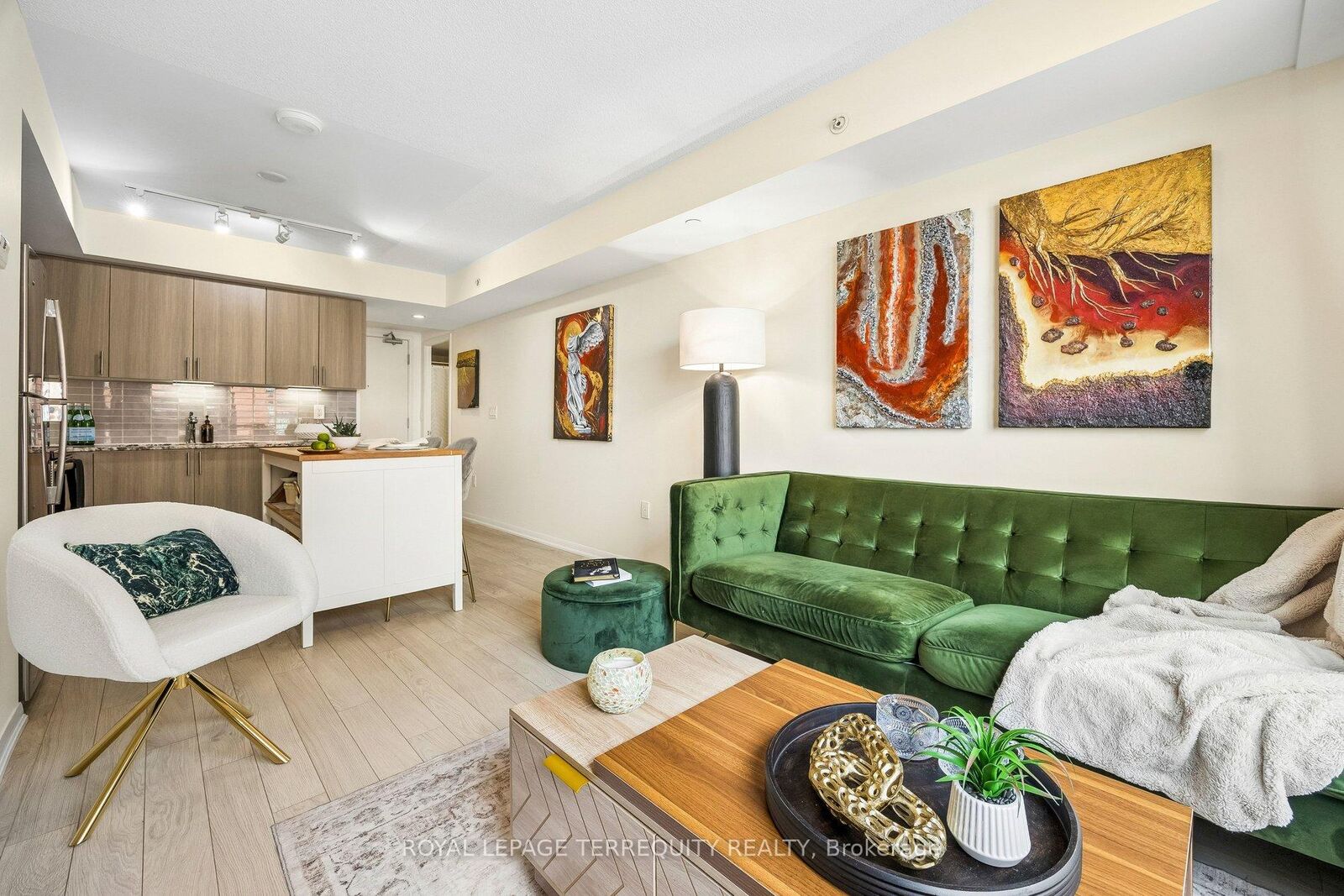 Property Photo:  3091 Dufferin Street 524  ON M6A 0C4 