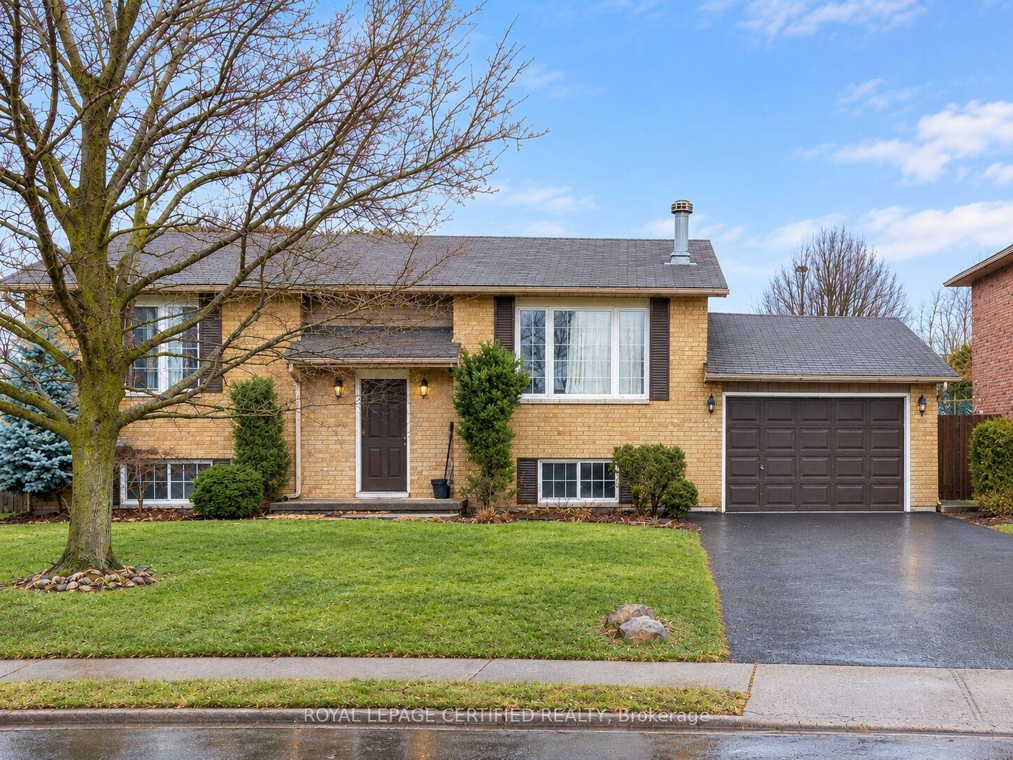 Property Photo:  23 Hickory Court  ON L3C 6S9 