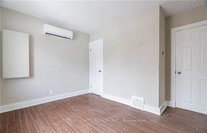 Photo de la propriété:  1590 Hartlet Street Main  ON N5V 1X8 