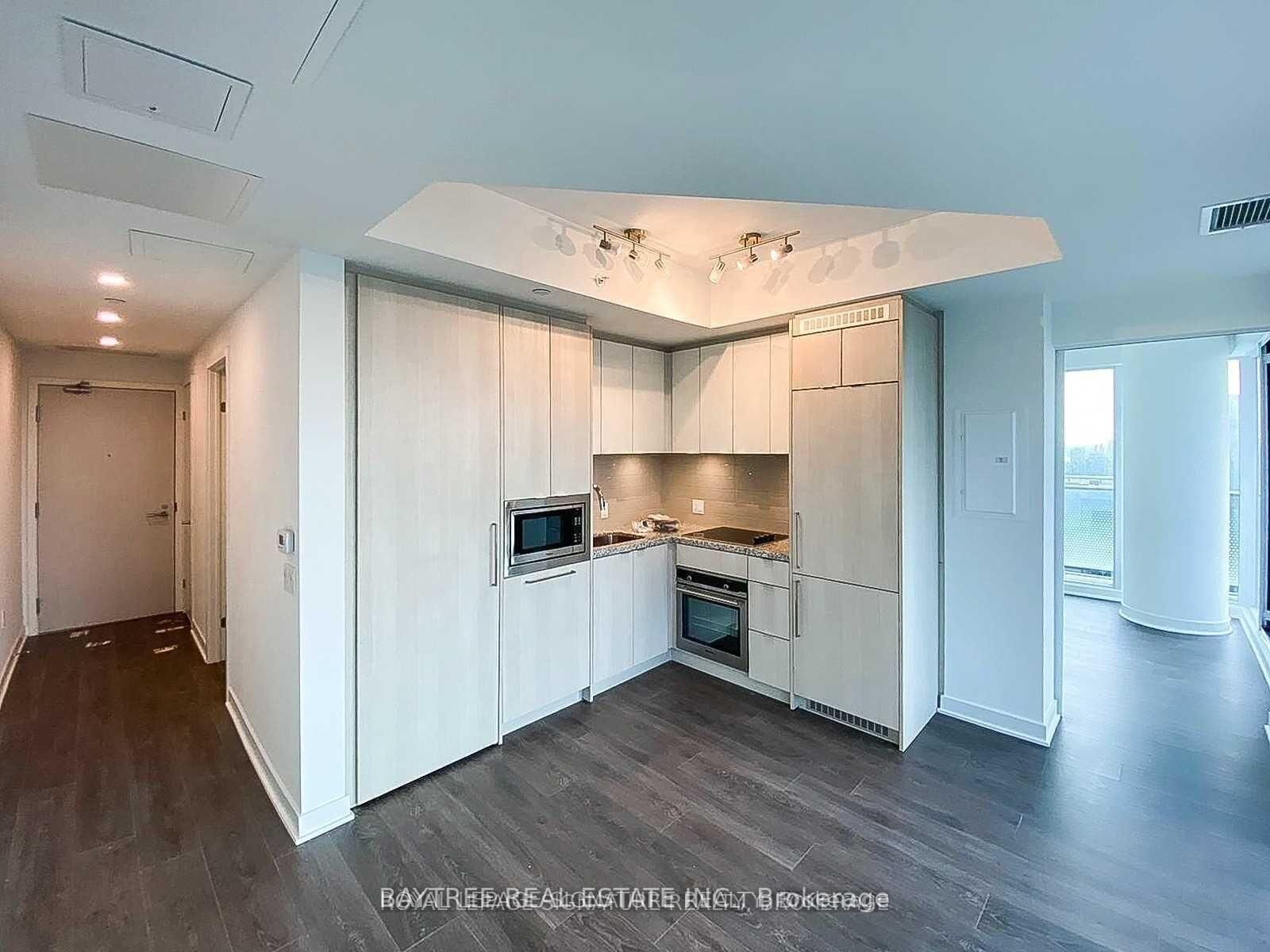 Property Photo:  115 Blue Jays Way 3109  ON M5V 3T3 