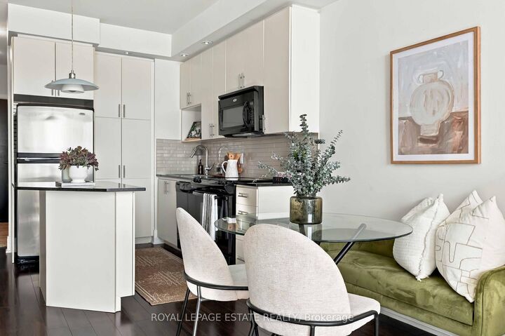 Property Photo:  181 Wynford Drive 604  ON M3C 0C6 