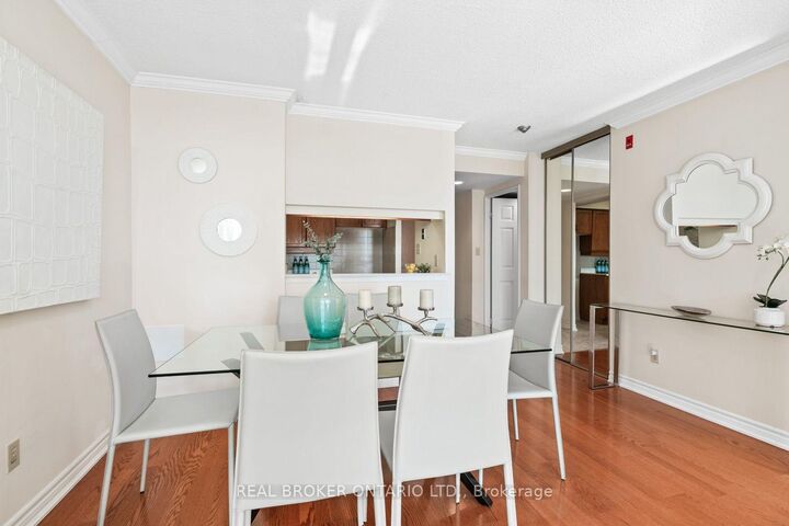Property Photo:  24 Southport Street 747  ON M6S 4Z1 