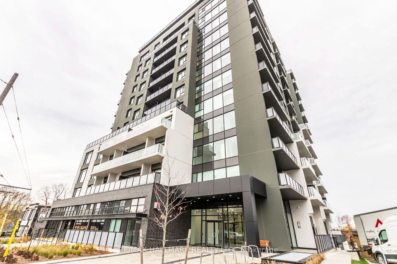 Property Photo:  71 Wyndham Street S 701  ON N1E 5R3 