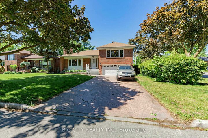 Property Photo:  30 Lozoway Drive Main/Upper  ON M1K 2Y4 