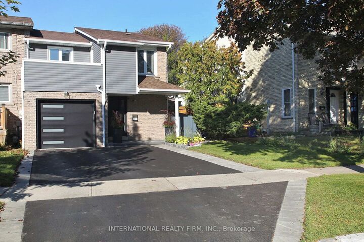Property Photo:  1876 Bicroft Court  ON L1V 3E9 